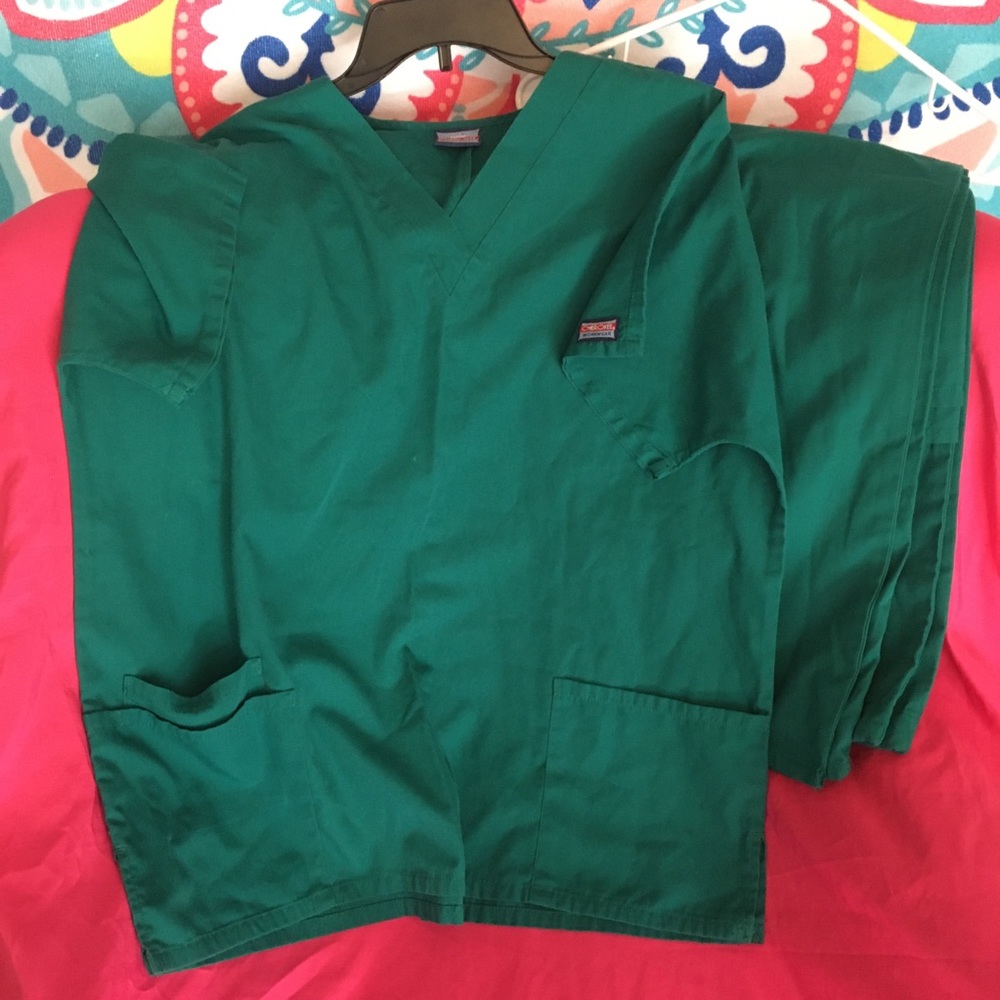 HUNTER GREEN SCRUBS